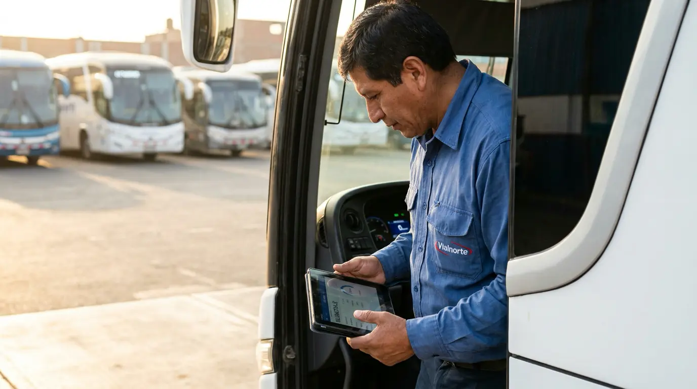 Cómo organizar el mantenimiento preventivo de vehículos en una flota de buses 1 Jefe de taller registrando el kilometraje de un bus para programar su mantenimiento preventivo